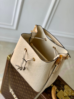 Louis Vuitton NeoNoe MM