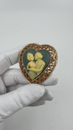 Брошь Камея в виде сердца