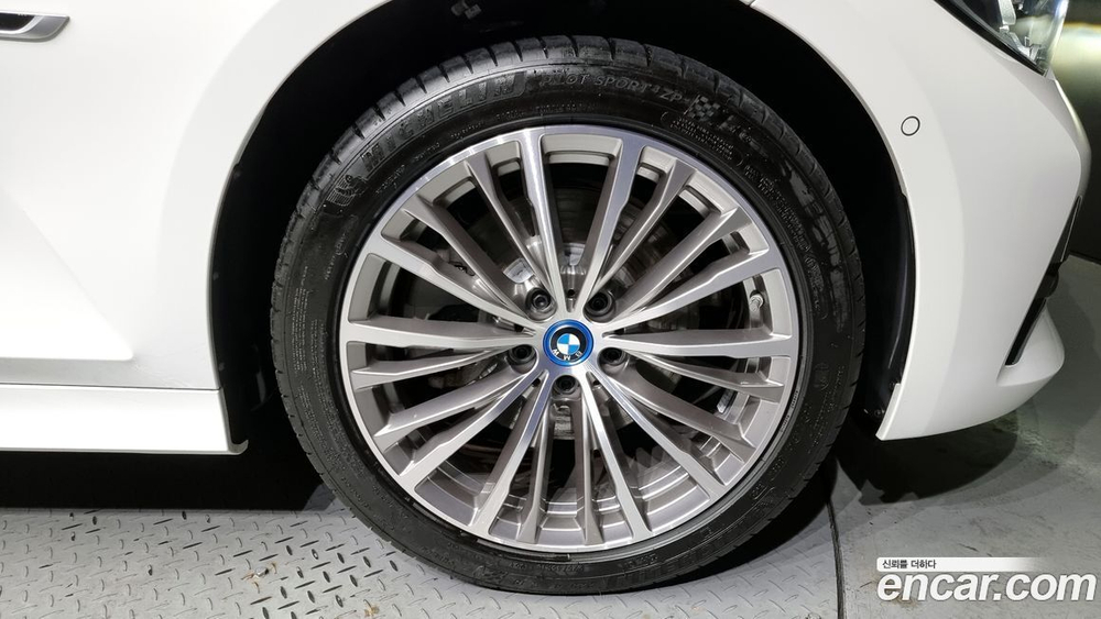 BMW 3 Series (G20) 320e Luxury (03.2022)
