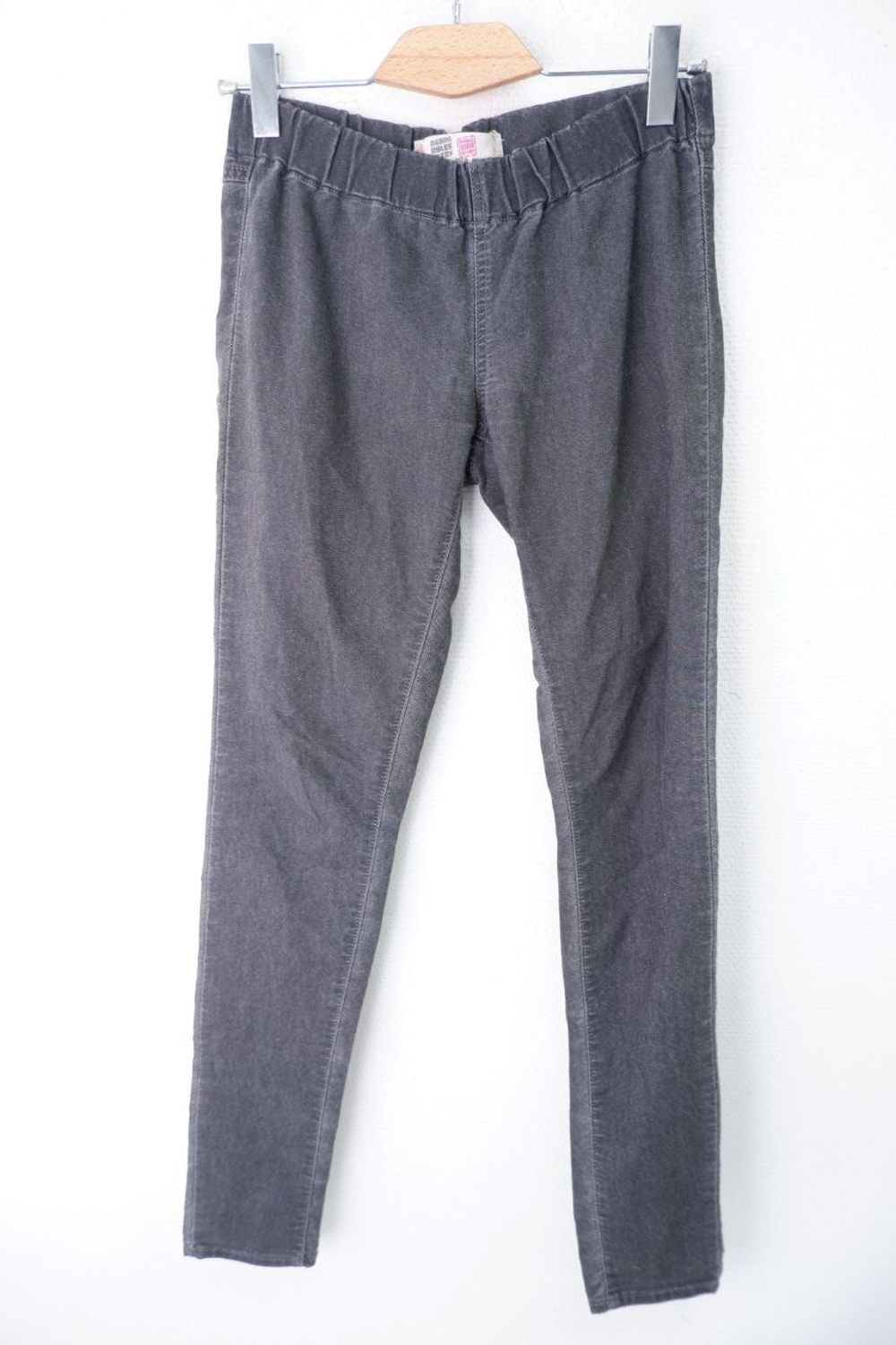 Джинсы  серые на резинке 44 размер