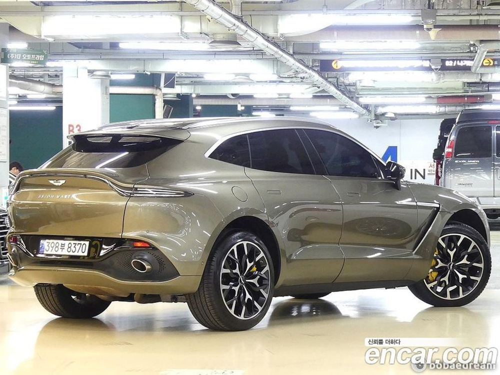 Aston Martin DBX 4.0 V8 (03.2021)