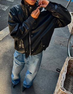 BERSHKA Куртка из искусственной кожи оверсайз, черный