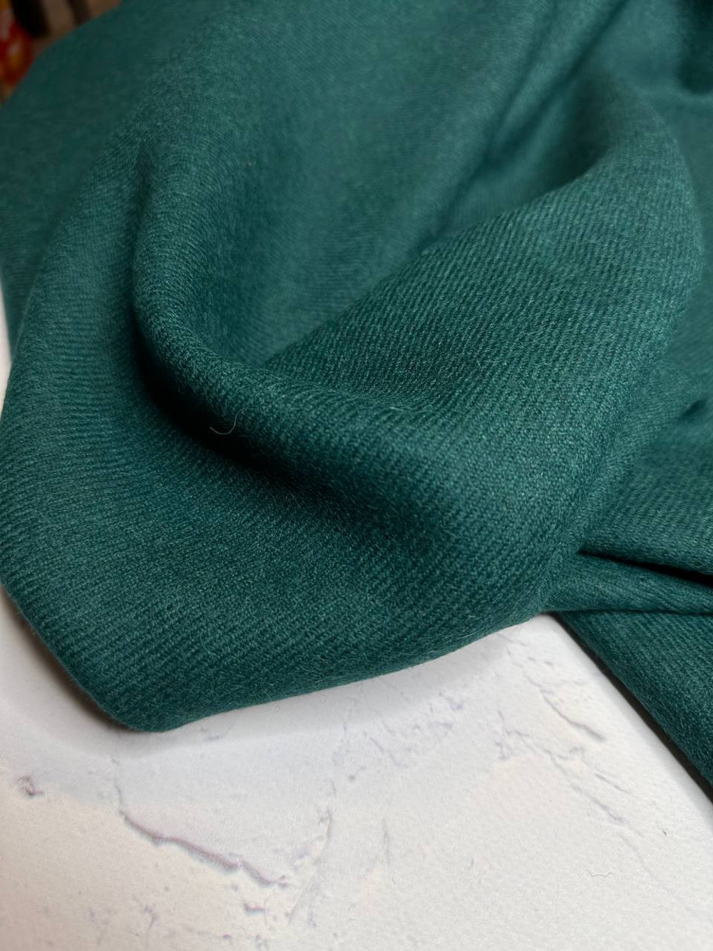 Костюмная однотонная шерсть с мохером с выраженной диагональю (Balenciaga, 70%шерсть/30%мохер, Еловый изумруд, 150, 382 гр/м2)