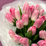 Букет свежих розовых тюльпанов