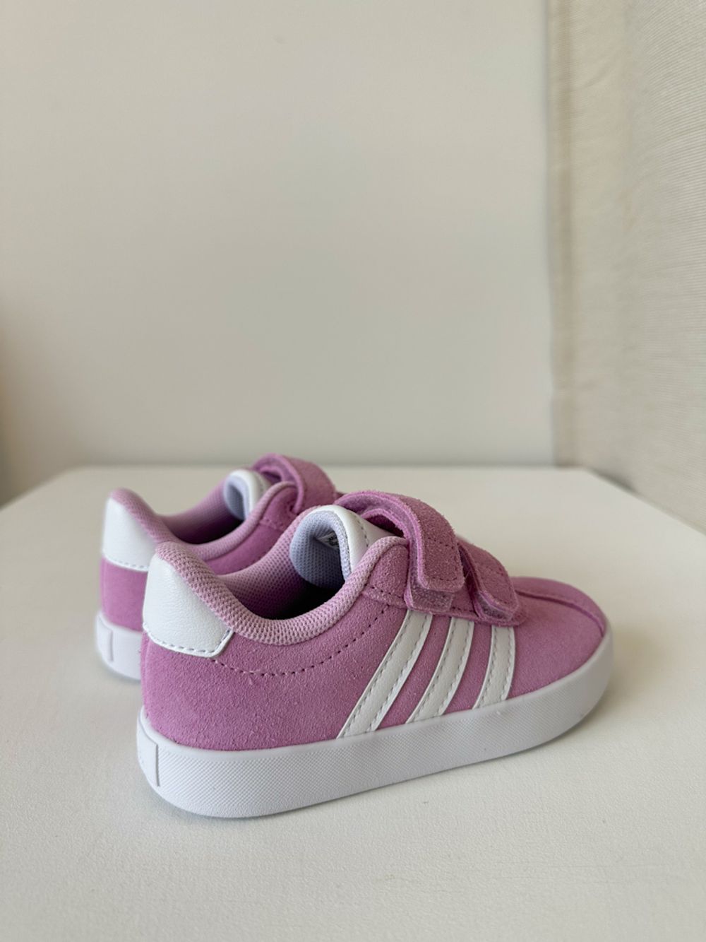 Новые замшевые кеды Adidas, 25