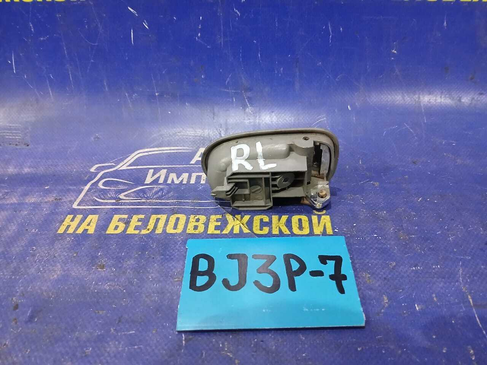Ручка двери задней левой салонная MAZDA FAMILIA 2001