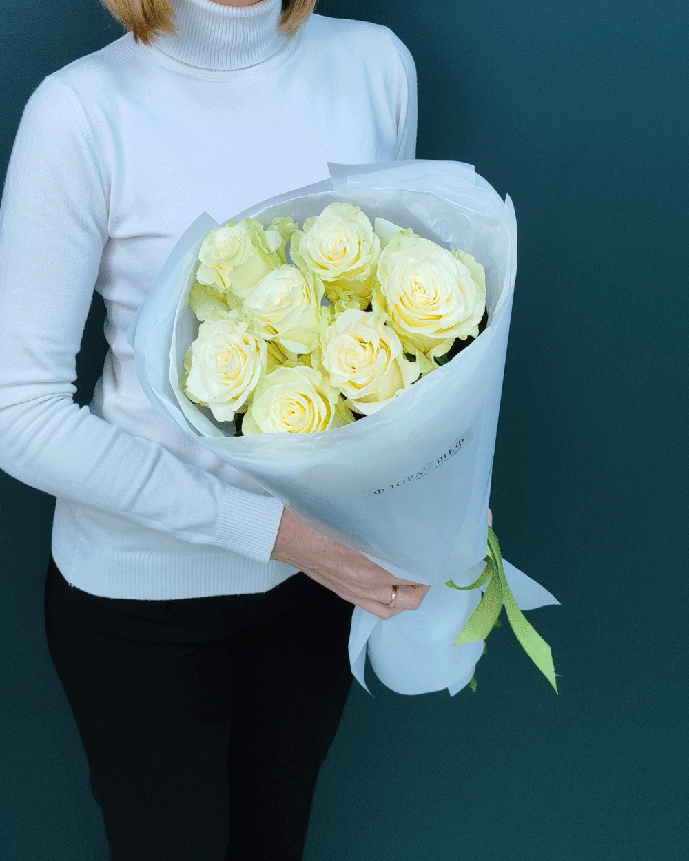 Роза белая Мондиаль,7 штук(00089)