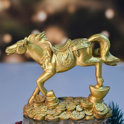 Фигурка Лошадь золото с деньгами 10см