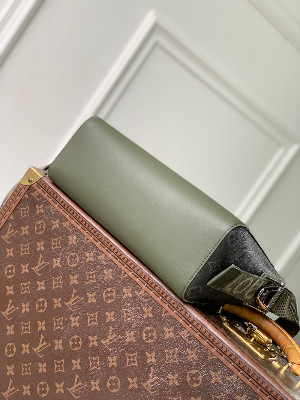 Louis Vuitton Courrier Messenger