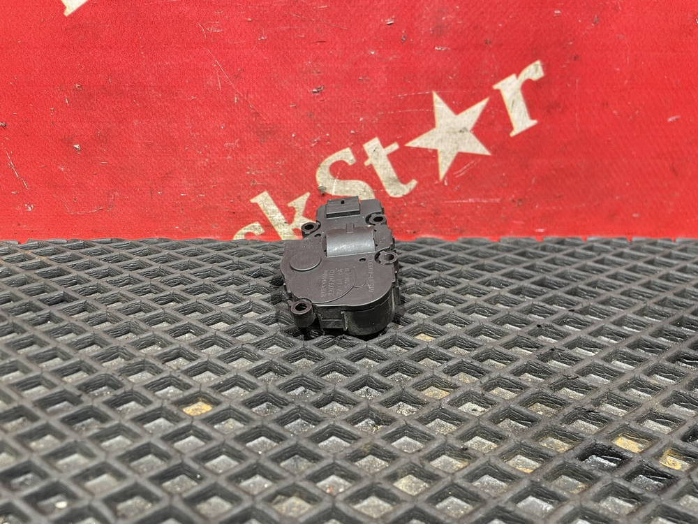 Моторчик заслонки отопителя 2018г