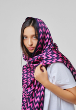 Шелковый палантин SOROKONOZHKA BLACK/RASPBERRY PINK 68×200