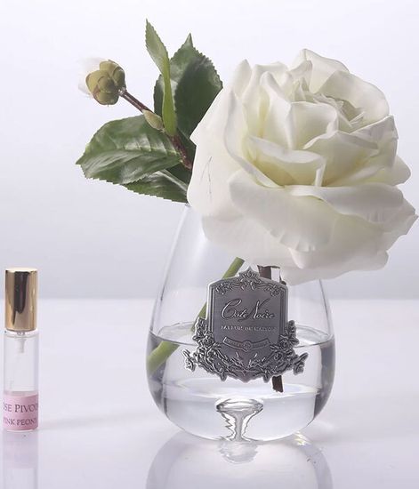 Роза чайная цвета слоновая кость в прозрачной вазе, Cote Noire