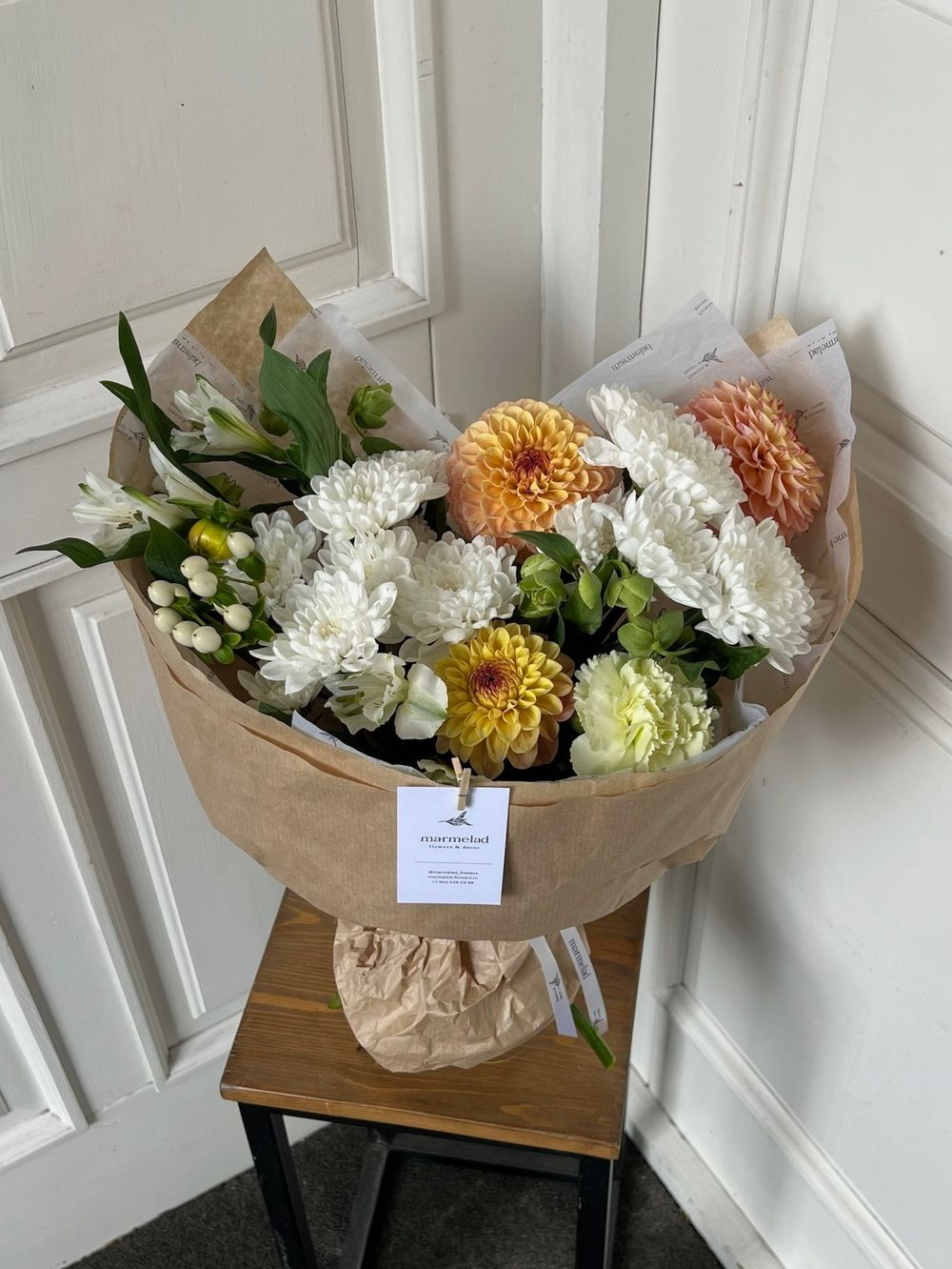 Букет сборный  из георгин, хризантемы и альстромерии