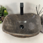 Раковина из речного камня RS-65117 48*35*15 0856
