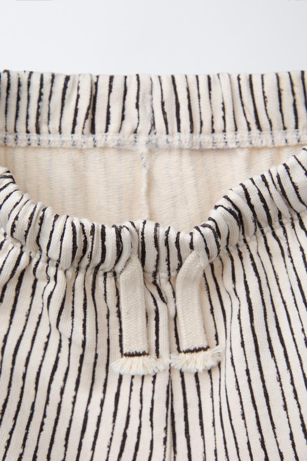 ZARA БРЮКИ ИЗ МЯГКОЙ ТКАНИ В ПОЛОСКУ С ПРЯМЫМИ ШТАНИНАМИ, ЭКРЮ