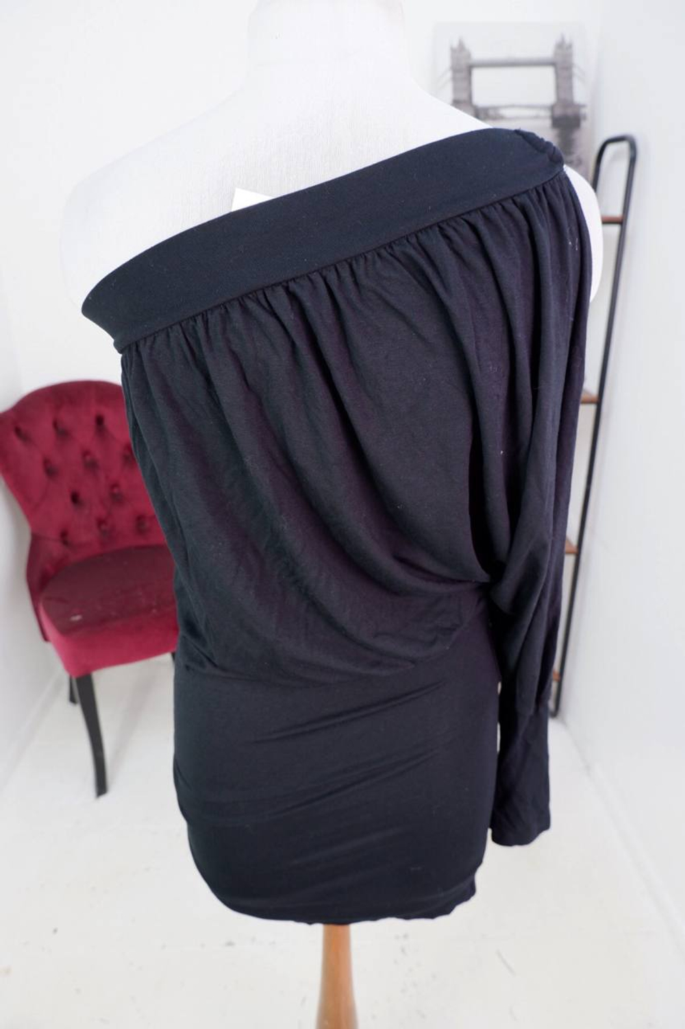 Кофта с открытым плечом, визуально на 42/44 размер