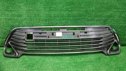 Решетка переднего бампера Toyota Camry xv50 (2014-2017)