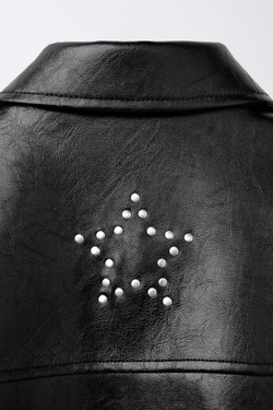 ZARA КУРТКА ИЗ ИСКУССТВЕННОЙ КОЖИ С ЗАКЛЕПКАМИ, ЧЕРНЫЙ