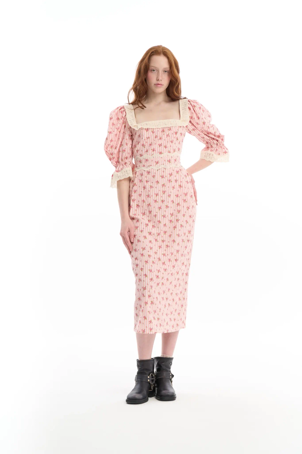 Платье с вырезом "каре" в розовый цветочек