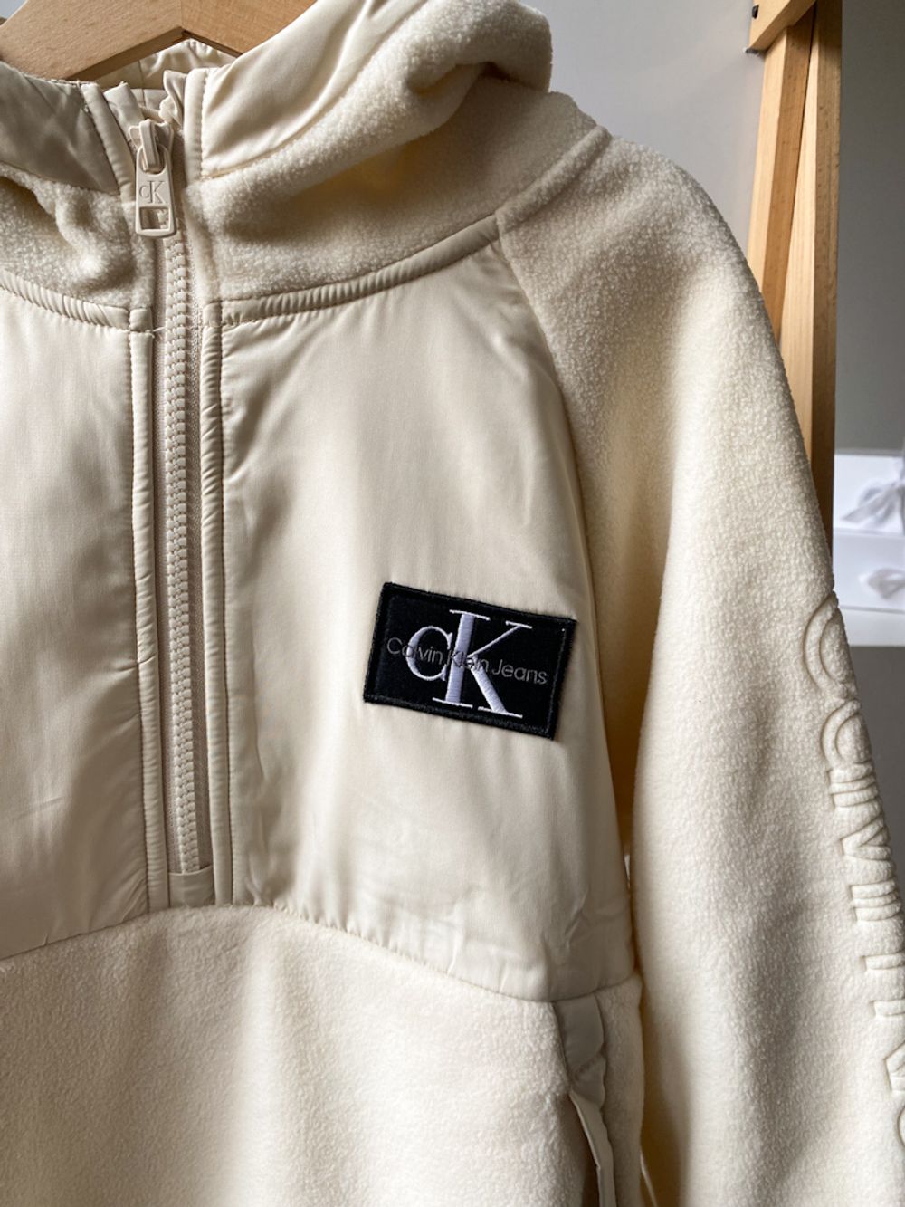 Новая толстовка Calvin Klein, 140