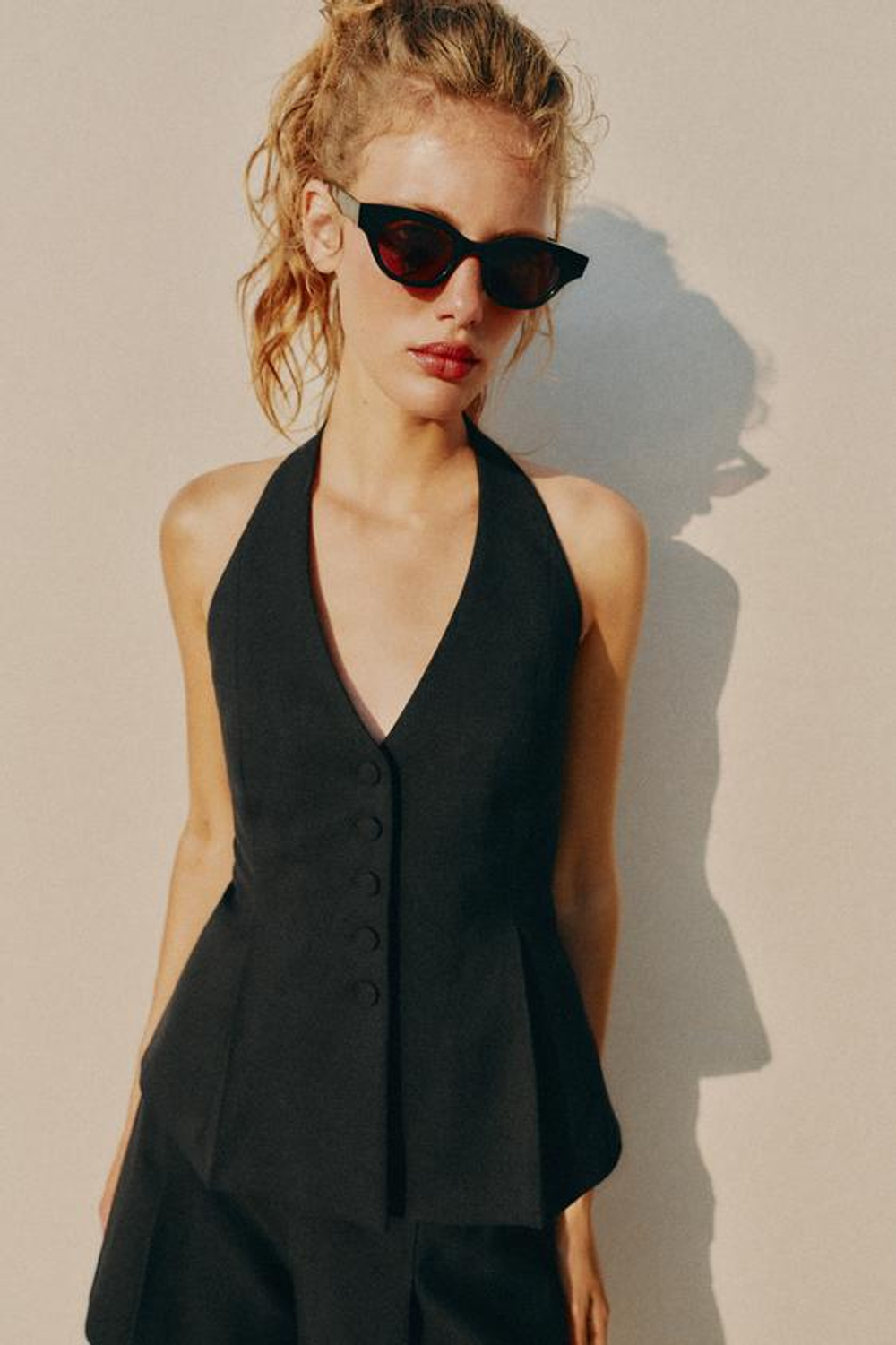 ZARA ТОП-ЖИЛЕТ ХАЛТЕР С ОБТЯЖНЫМИ ПУГОВИЦАМИ, ЧЕРНЫЙ