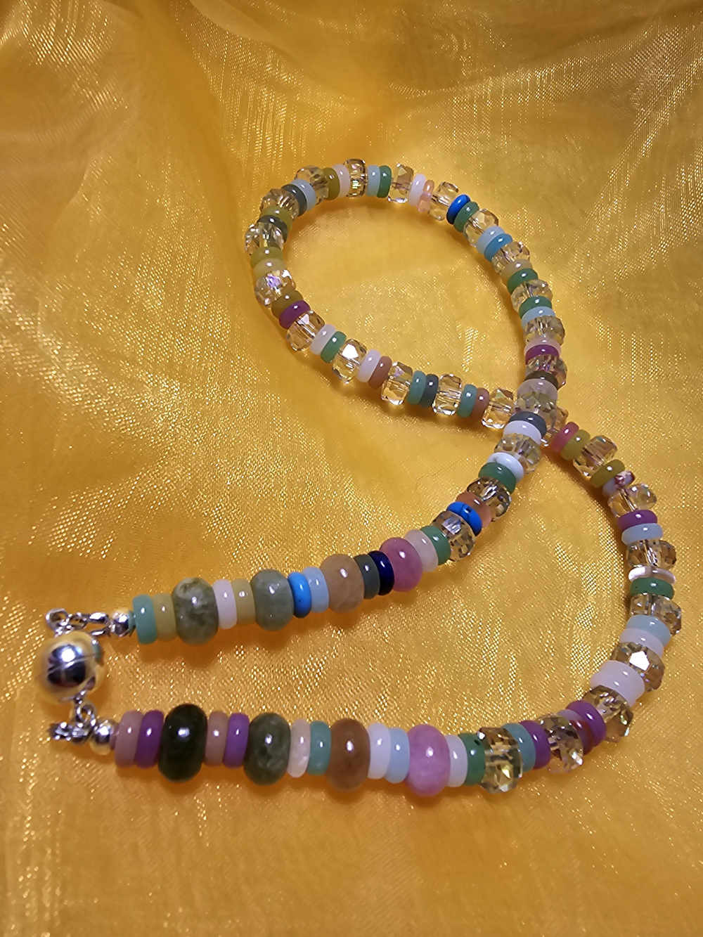 Колье ручной работы из ассорти натуральных камней и хрусталя "Ассорти"