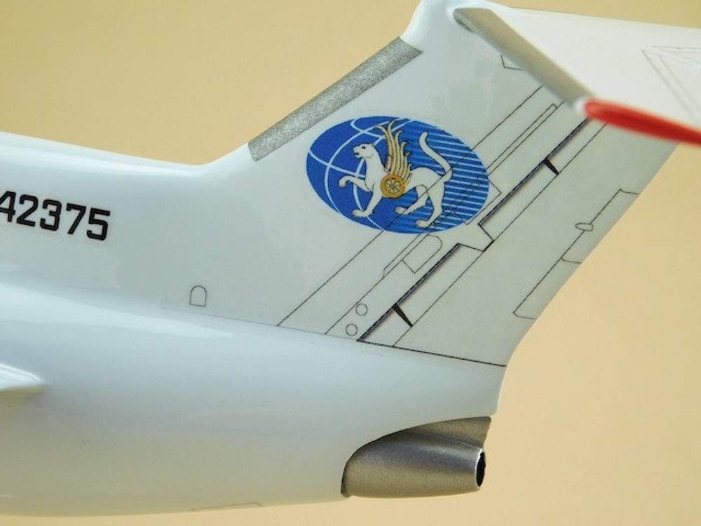 Модель самолета Як-42 (М1:100, Татарстан)