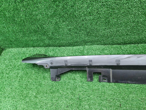 Накладка порога правая BMW 1er F40 (19-нв) M-paket