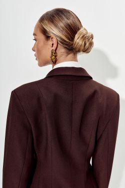 Приталенный пиджак "песочные часы" шоколадного цвета