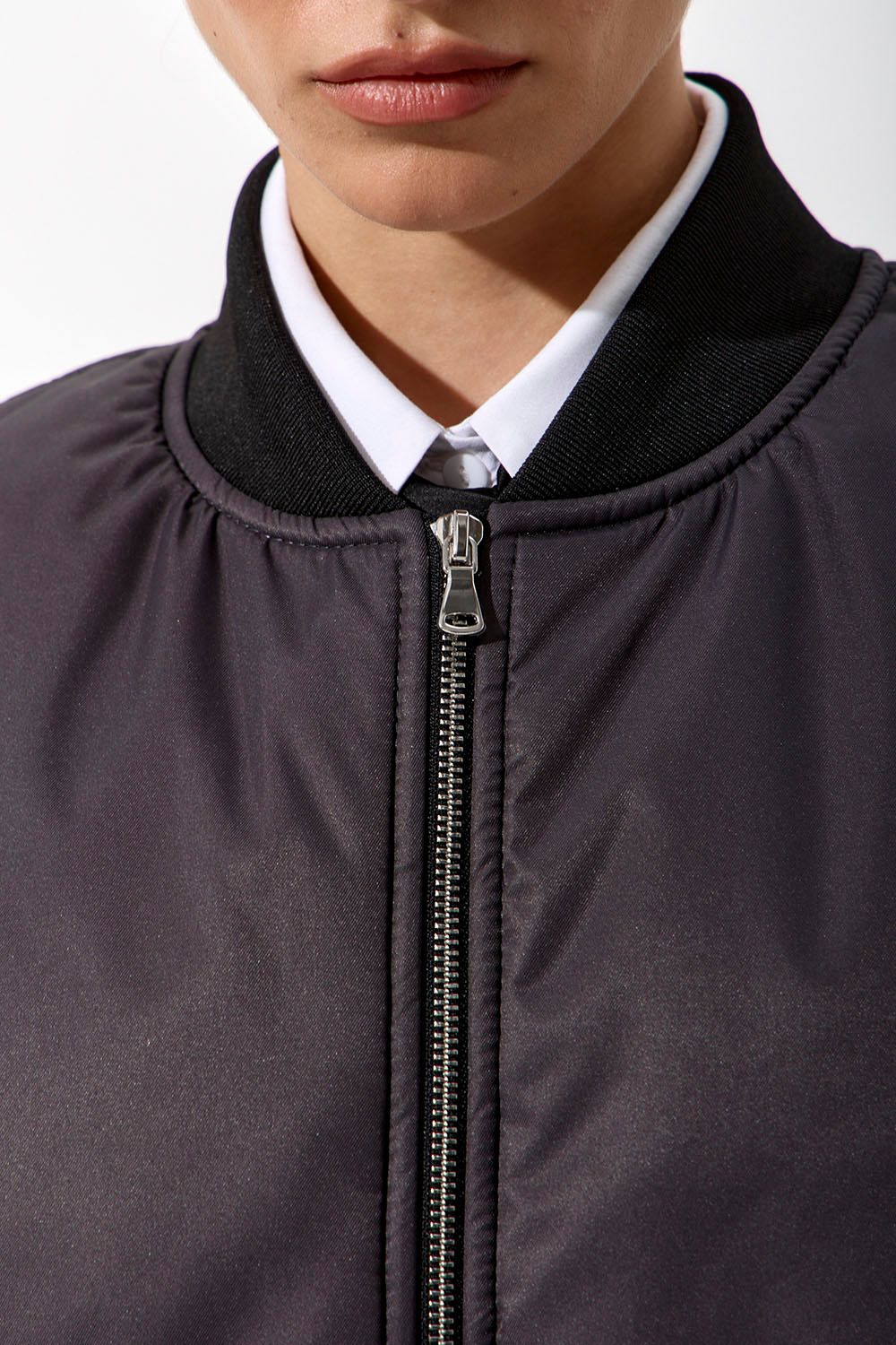 Куртка бомбер в цвете графит