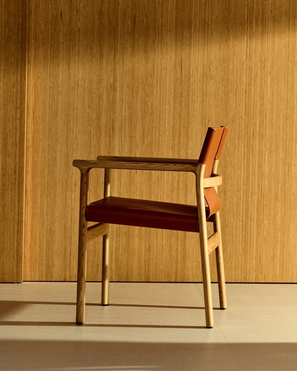 Стул Jan из переработанной кожи светло-коричневого цвета и ясеня в натуральном цвете