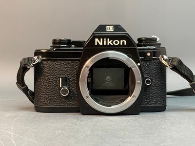 Nikon EM + Nikon 50mm f/1.8