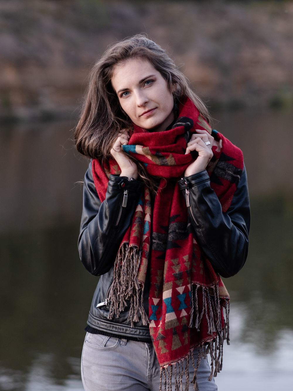 Палантин теплый с орнаментом Навахо