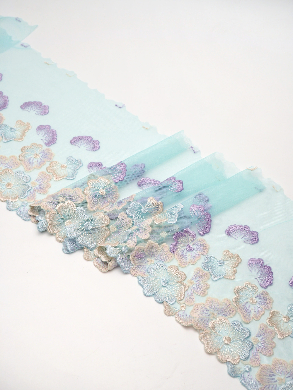 Вышивка на сетке ментоловая с мультиколор (правая и левая сторона) ОТРЕЗЫ