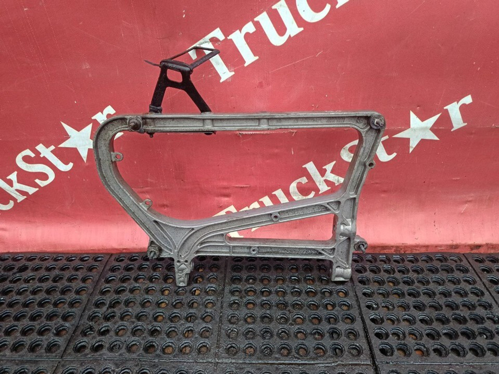 Кронштейн глушителя 2017 г.