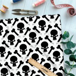 Ткань саржа чёрные черепа и кости на бежевом фоне