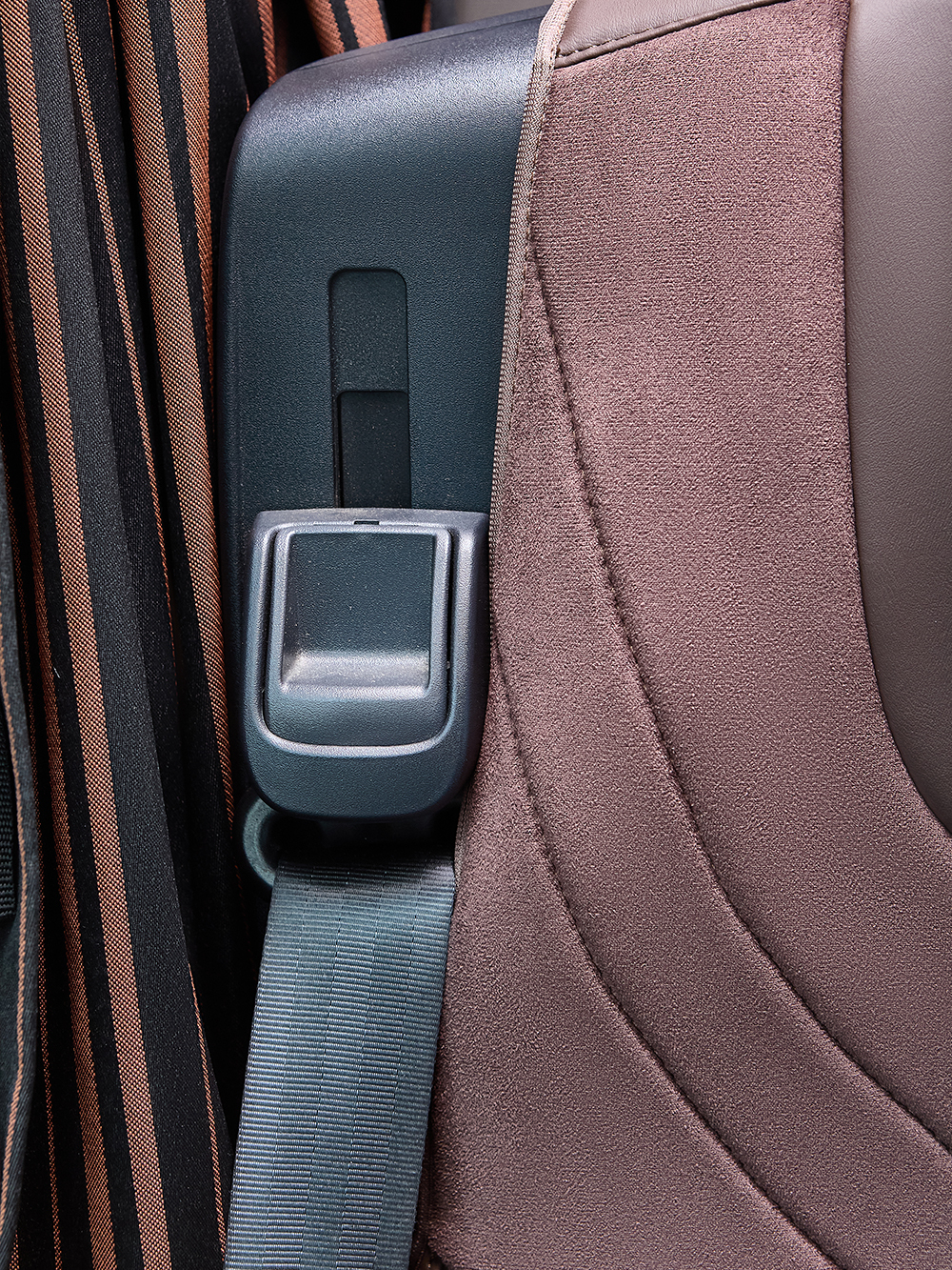 Чехлы Люкс DAF XF 106 (экокожа, коричневый цвет, коричневая вставка)