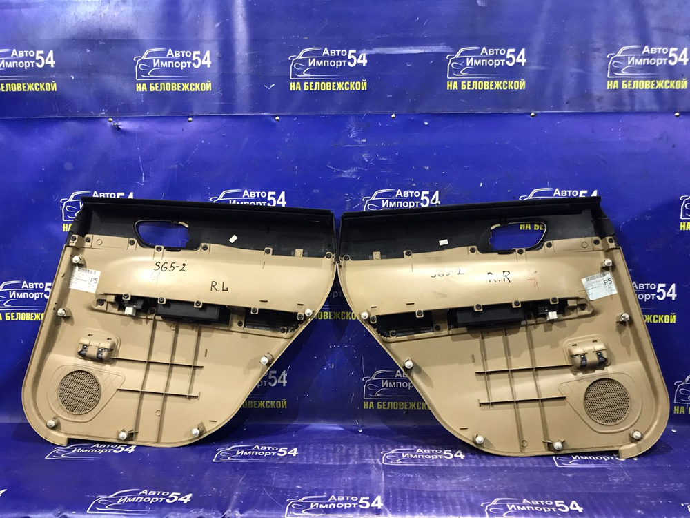 Обшивка двери SUBARU FORESTER 2003