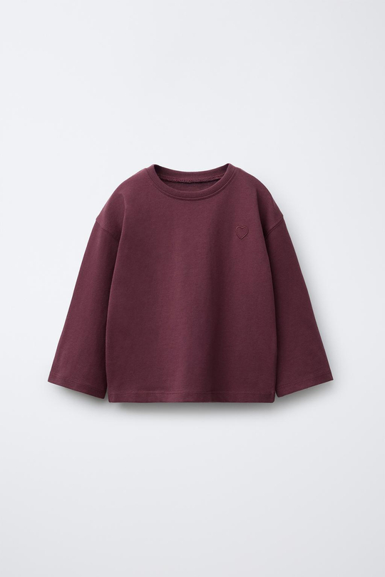 ZARA БАЗОВАЯ ФУТБОЛКА С ВЫШИТЫМ СЕРДЦЕМ, БУРГУНДИ