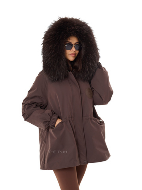 Шоколадная пуховая парка с меховым капюшоном
