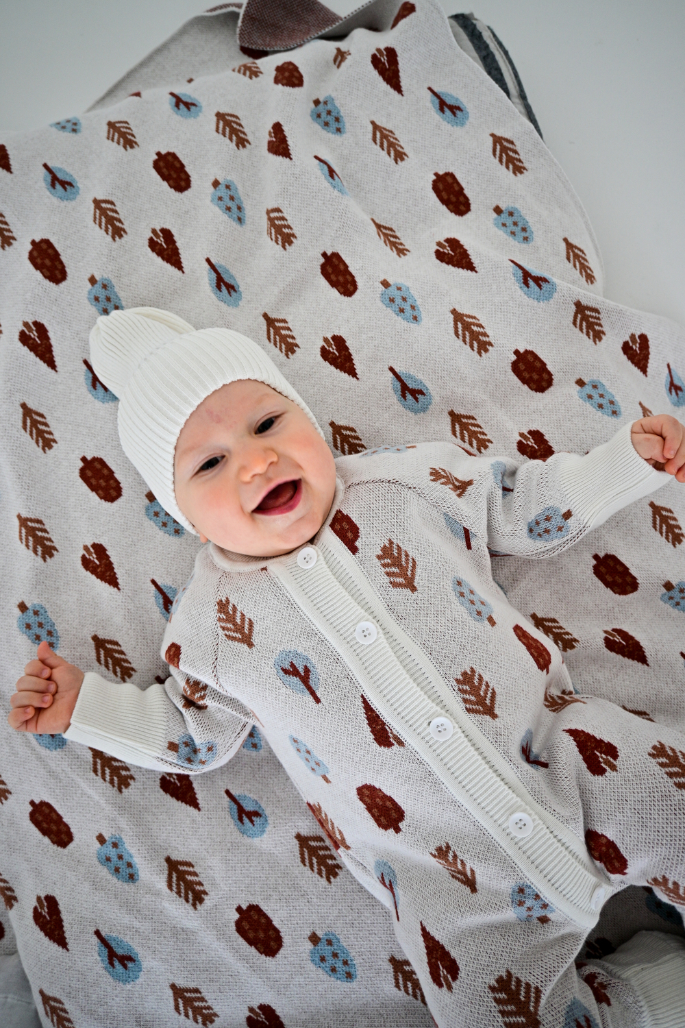 Комбинезон вязаный деревья