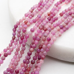 Корунд красный граненый бусины, диаметр около 2,3-2,5 мм, цена за отрезок 19 см (1/2 нити)