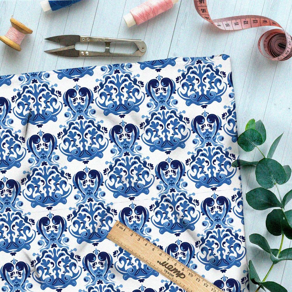 Ткань шифон отзеркаленные элементы гжели на белом фоне