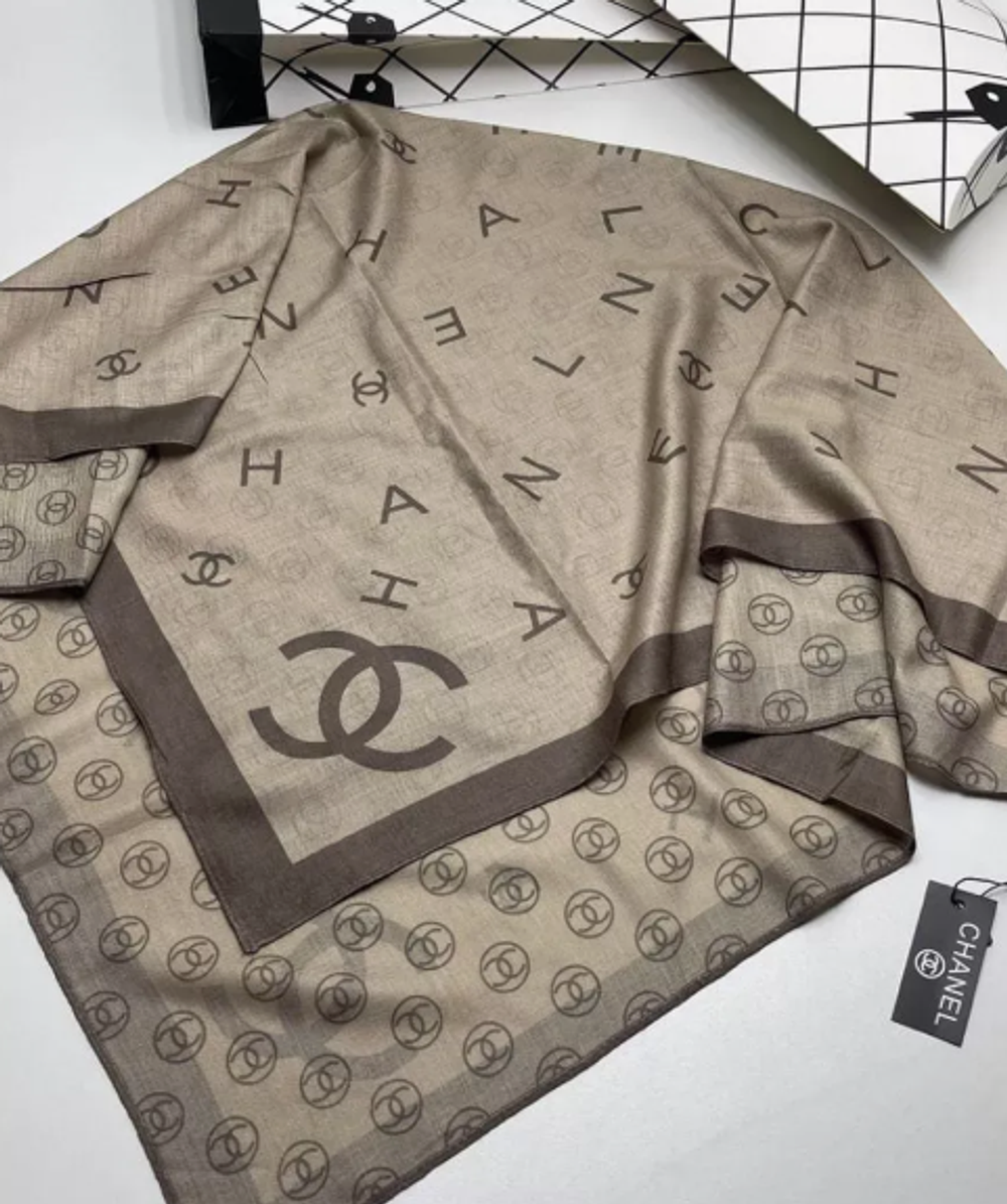 Теплый шерстяной платок Chanel