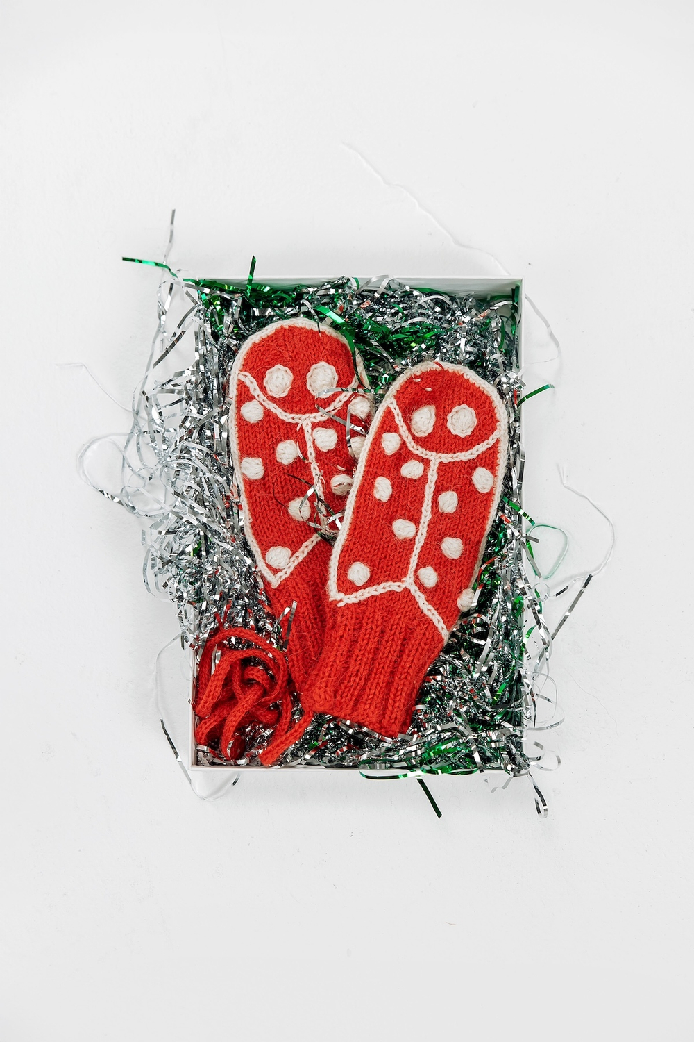 Красные варежки «Божья коровка»