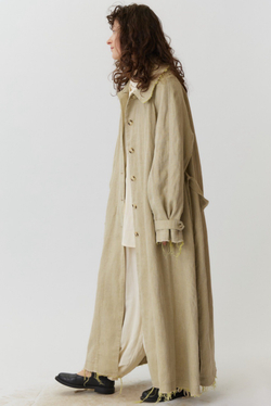 Объемный плащ из серо-зеленого льна
