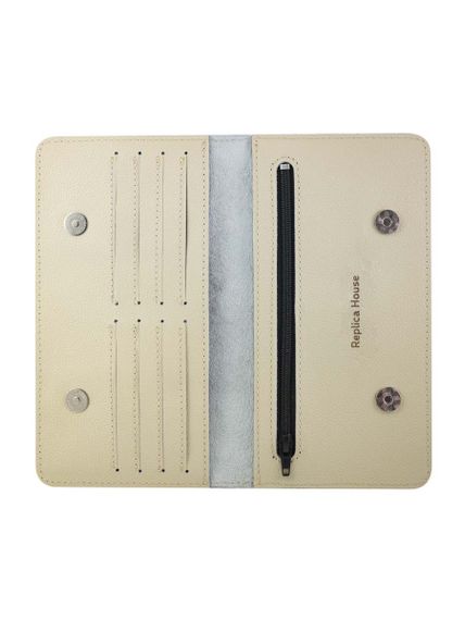 Фото функционального кошелька Белка из молочной кожи, развернутый вид без наполнения.