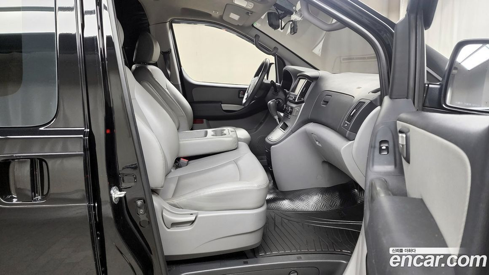 Hyundai The New Grand Starex Van 3-х местный (06.2020)