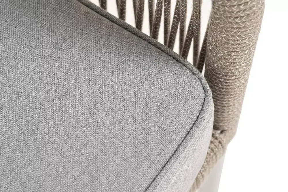 "Канны" диван 2-местный плетеный из роупа, каркас алюминий светло-серый (RAL7035) муар, роуп серый меланж круглый, ткань светло-серая