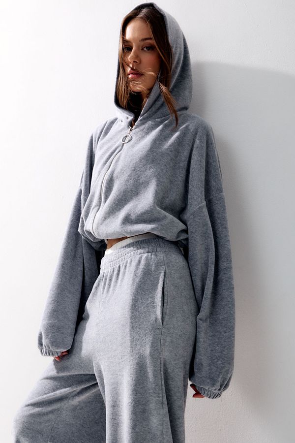 Худи на молнии из велюровой ткани цвета серый меланж